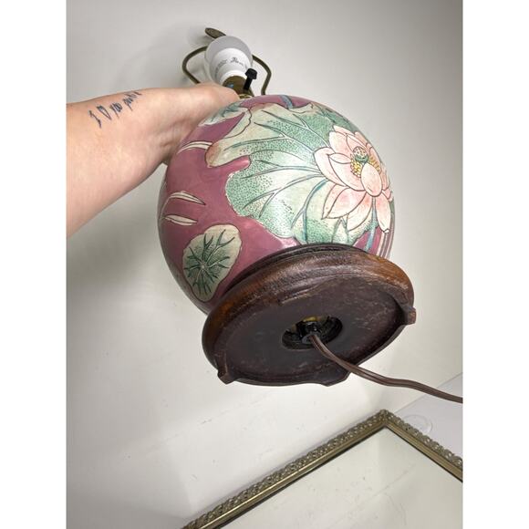 Vintage Chinese Porcelain Ginger Jar Lamp Floral Painted with Brass Detail with - Picture 4 of 8